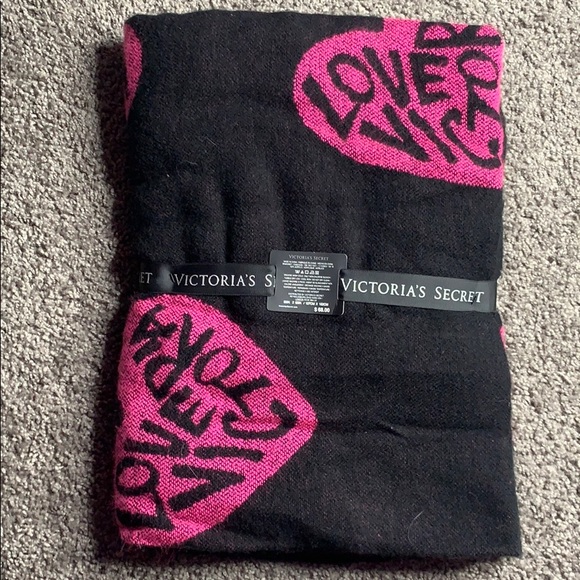 brand new Victoria’s Secret blanket - Picture 3 of 5